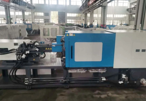 Direct Clamp Injection Molding Machine 41