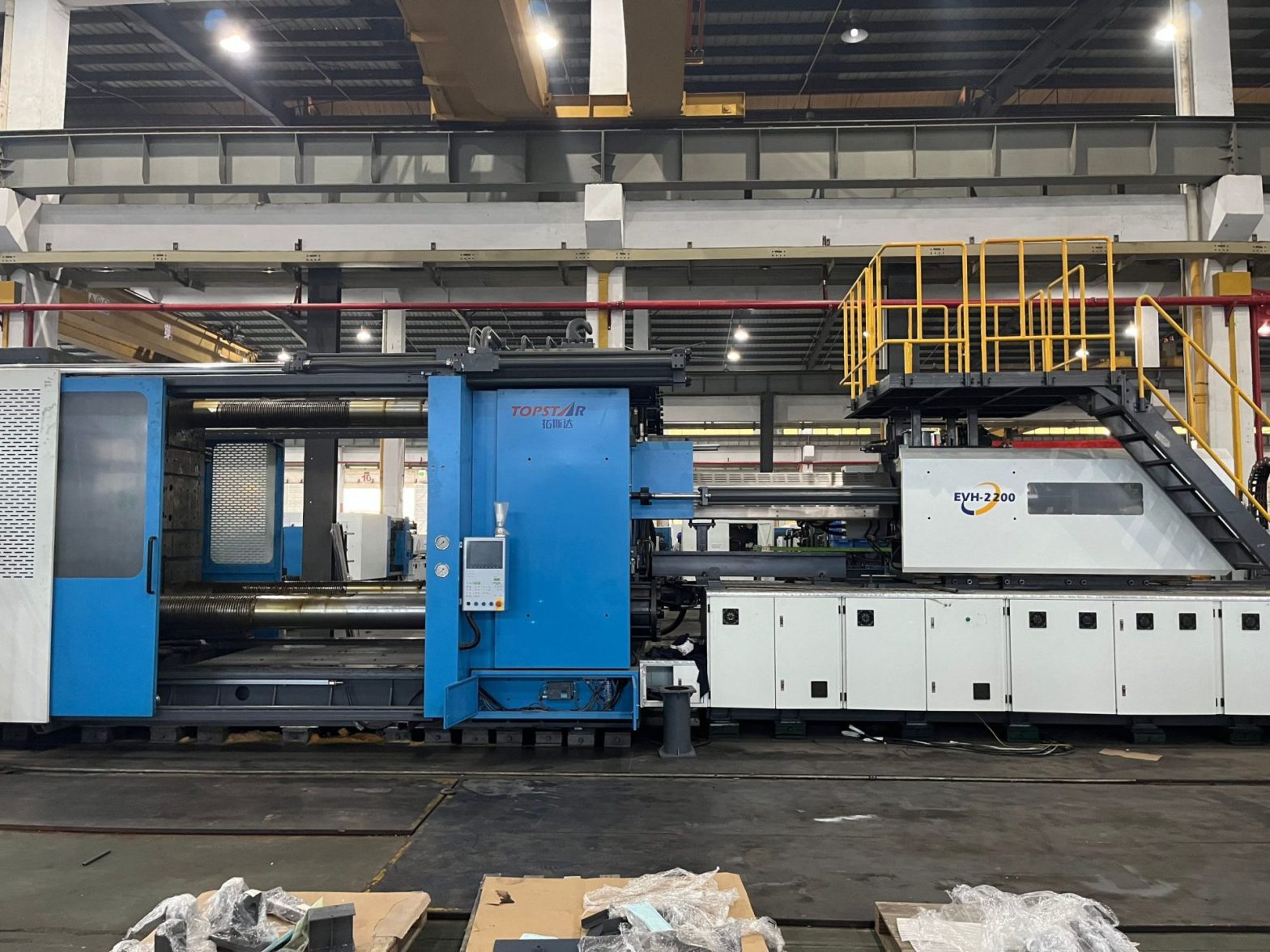 Giant injection molding machine 1