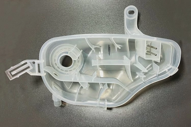 thickness of mold materials in injection molding