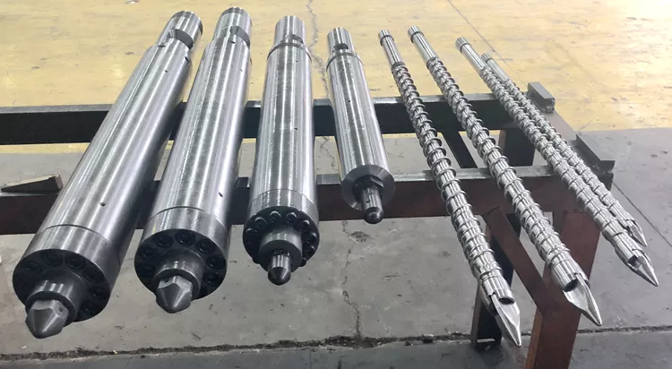 Injection molding machine barrel