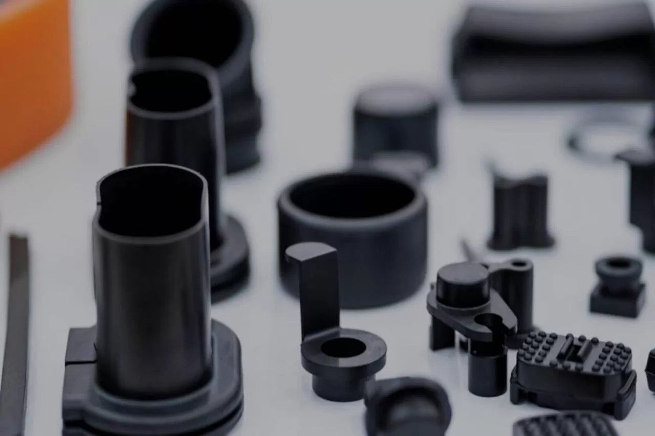 How to Adjust Clamping Force on a 220-ton injection molding machine for Thick-Wall Plastic Parts